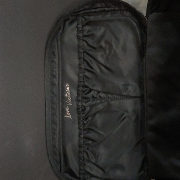 Victoria’s Secret Cosmetic Travel Bag with Studs VS Makeup Bag Makeup Tote 🆕 - Picture 4 of 8